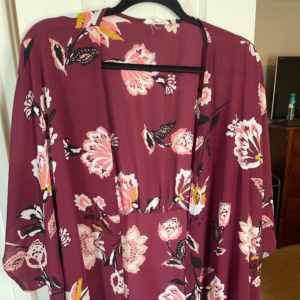 Maurices  Burgundy Floral Kimono L/XL